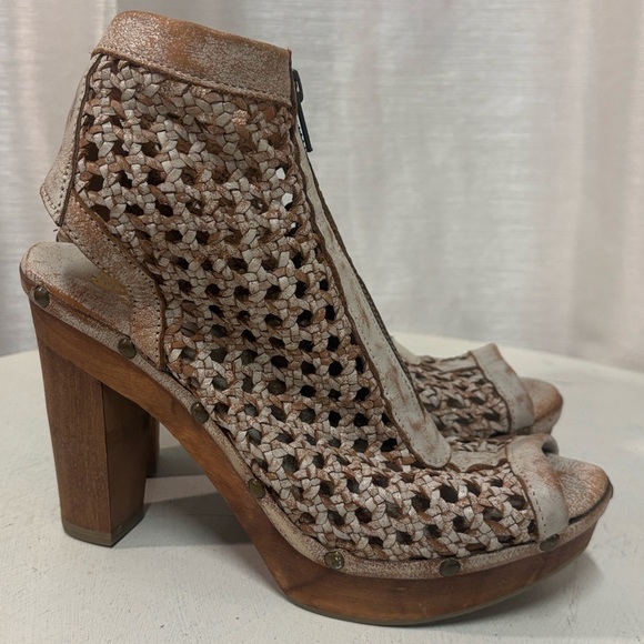 SBICCA Distressed Off White 🤍Leather Platform Ankle Braided Leather Sandals 9 - Picture 12 of 14